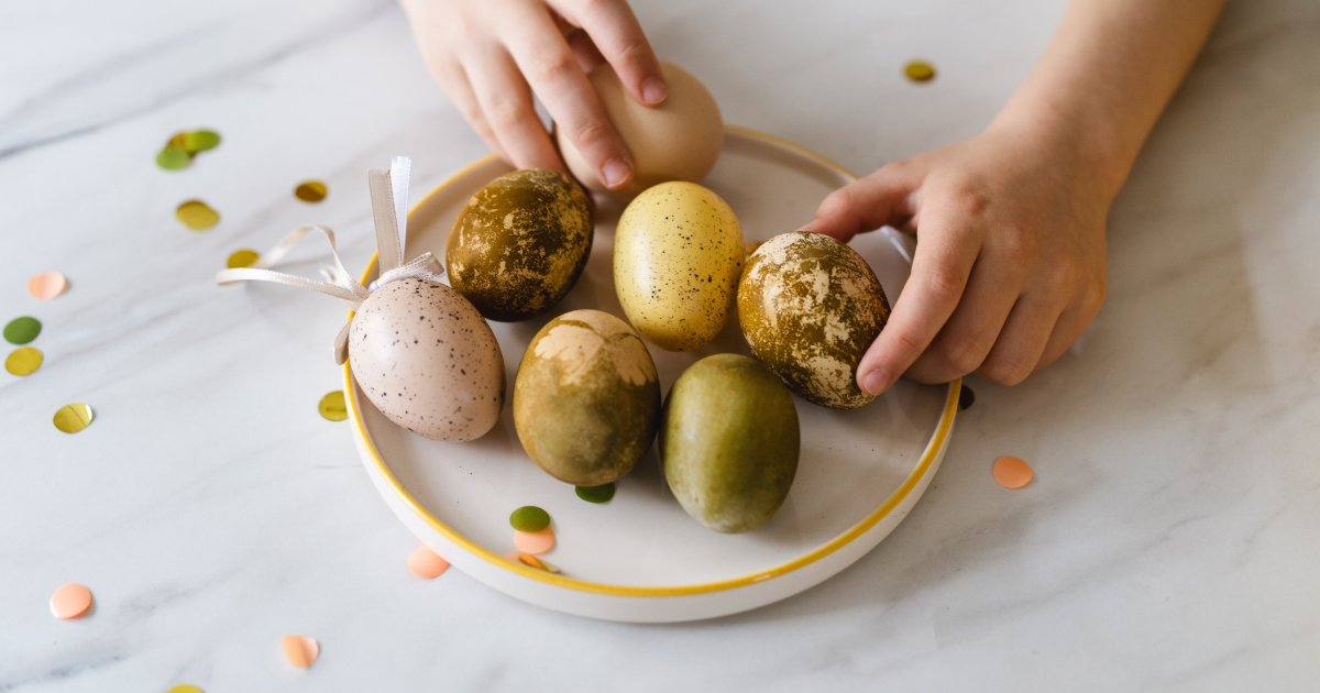 6 очень простых способов покрасить яйца на Пасху – получится вообще у всех