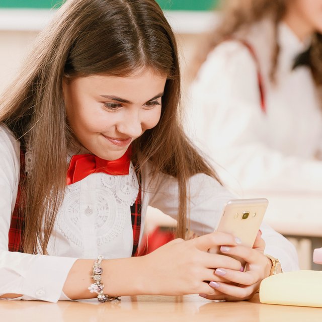 В школах «запретили пользоваться мобильными телефонами»: это вообще возможно?