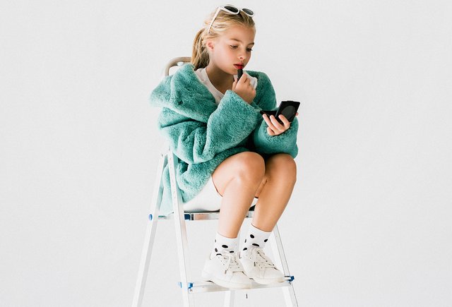 5 главных вопросов родителей о внешнем виде детей и подростков: макияж, прыщи, спутанные волосы и не только