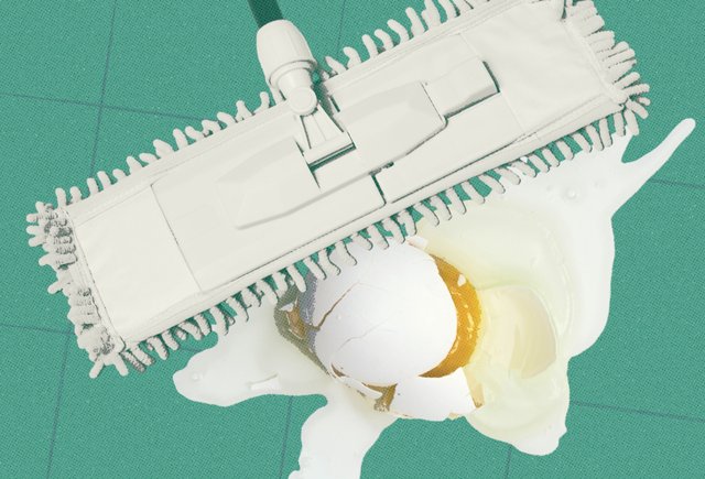 12-летнюю дочь заставили оплатить разбитый товар в магазине. Законно ли это?