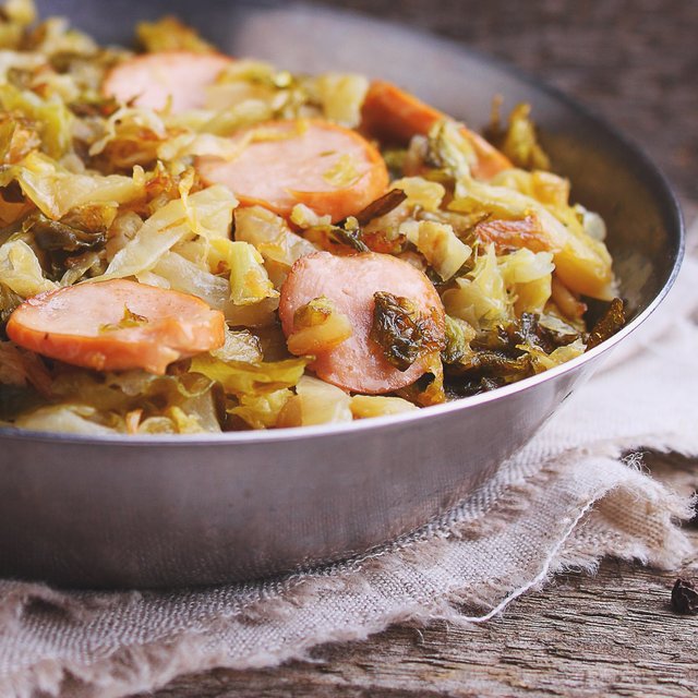 Простой рецепт московской солянки – и это не суп!