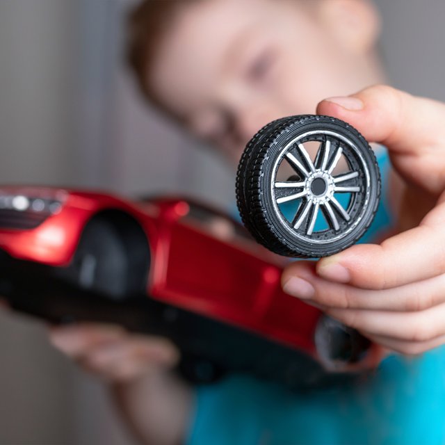 «Дерётся, отнимает игрушки!» Почему дети плохо ведут себя в саду и что могут сделать родители