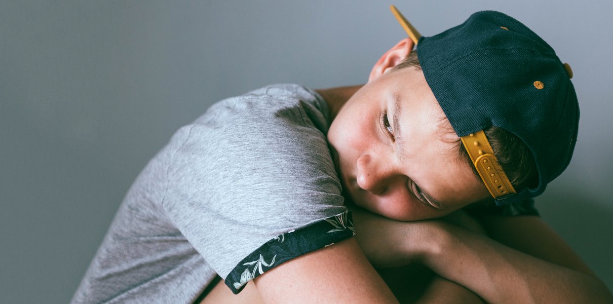 Правда ли, что мальчикам-подросткам сложнее справляться с тревогой и депрессиями, чем девочкам?