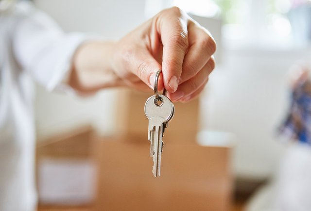 Имеет ли многодетная мать-одиночка право на получение жилья от государства