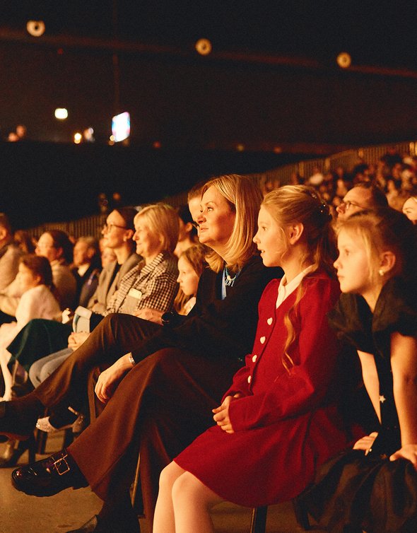 Анна Михалкова в зрительном зале. Театр