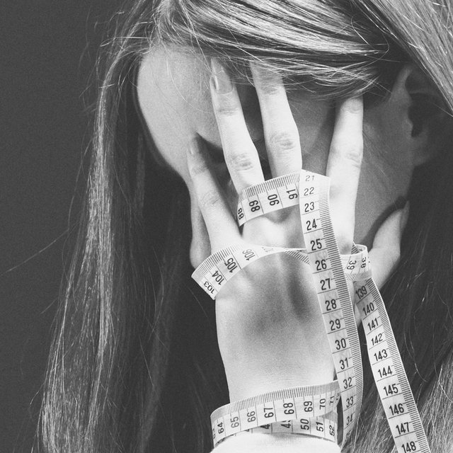 «Боже, ну зачем я поела?» Монолог школьницы, которая начала худеть — и потеряла контроль над ситуацией