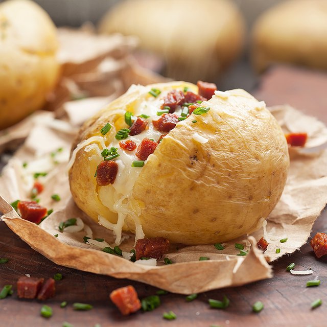 Рецепт домашней крошки-картошки: с брынзой, сыром и ветчиной, луком фри и другими начинками