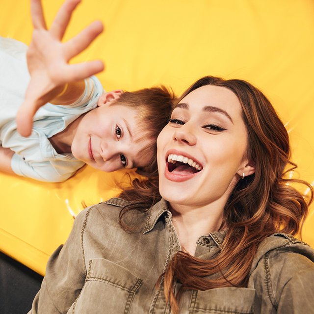 Улыбнись, это для инстаграма. Как лицемерят родители, превратив детей в контент для соцсетей