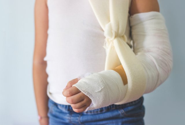 Ребёнок получил травму на перемене: кто несёт отвественность за это