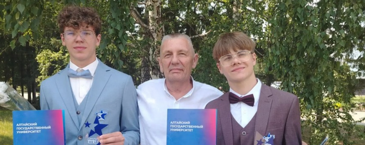 братья-близнецы, получившие 100 баллов