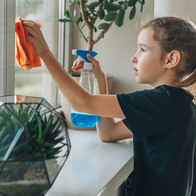 «Опять у тебя бардак?» 8 простых способов научить ребёнка делать уборку