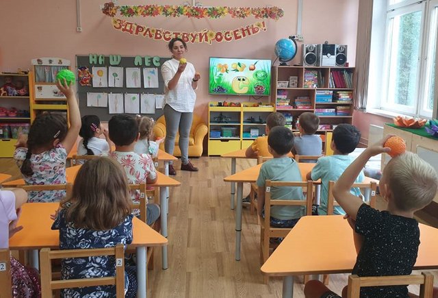 Не хочет спать днём, есть суп и дерётся: 11 ответов на неудобные вопросы о детском саде