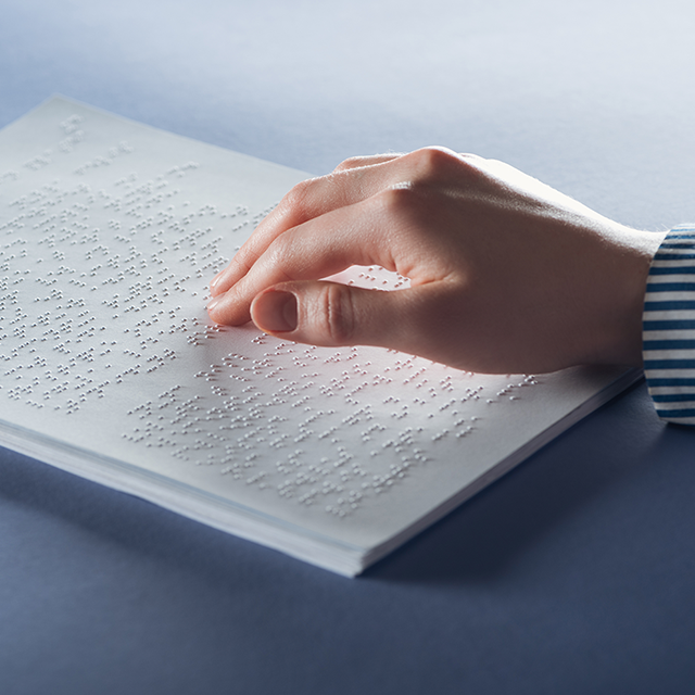 «В детстве я ненавидела английский». Как 17-летняя незрячая школьница стала призёром олимпиады по лингвистике