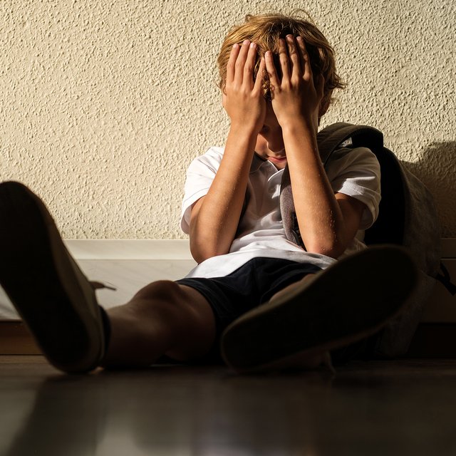 Родителям предлагают оставить ребенка на второй год или забирать документы: законно ли это?