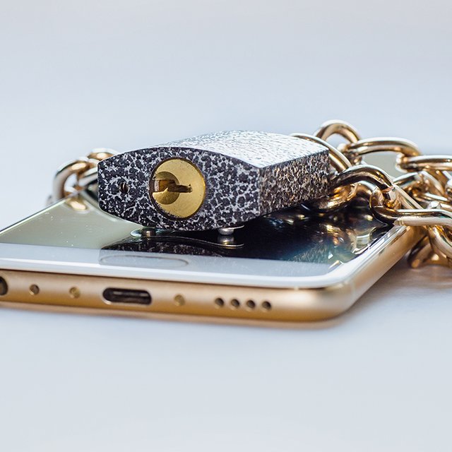 Можно ли в школе отбирать мобильные телефоны у детей?