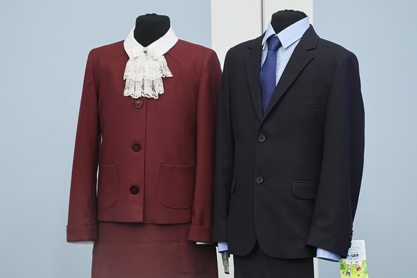 Школьная форма на пресс-конференции, посвященной разработке и принятию нового национального стандарта для школьной формы. «Одежда должна носить светский характер и быть эстетичной». Все — о ГОСТе на школьную форму