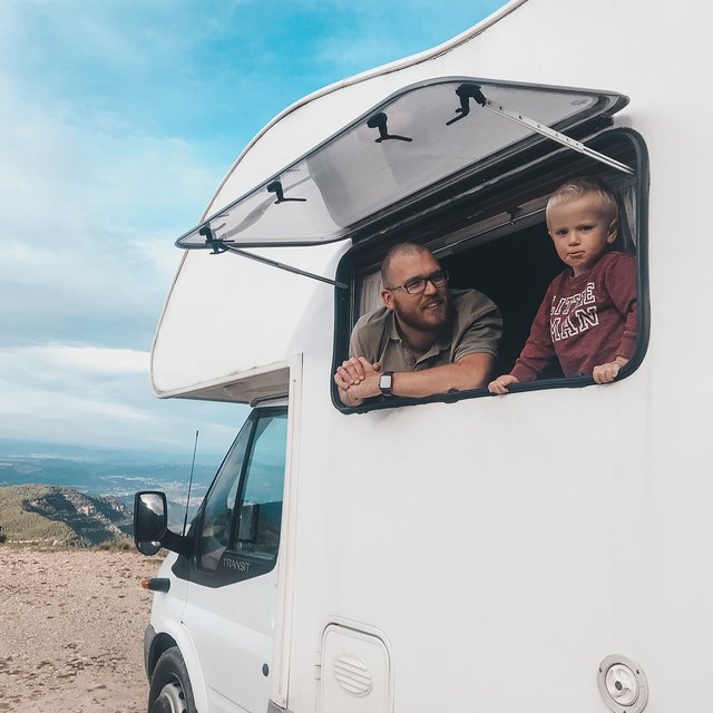 Путешествовать в автодоме и застрять на карантине во Франции: история семьи из Риги