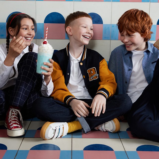 8 модных вещей на замену скучной школьной форме: завуч не заметит подвоха