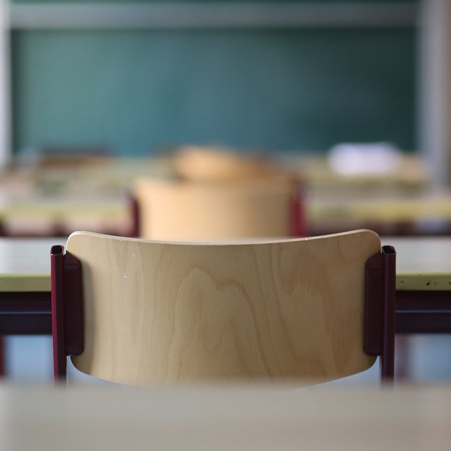 Сельскую школу хотят закрыть, не спросив мнения жителей. Законно ли это