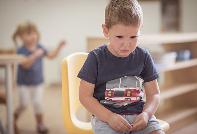 Воспитатель не поладила с сыном и отправила его на больничный. Законно ли это?
