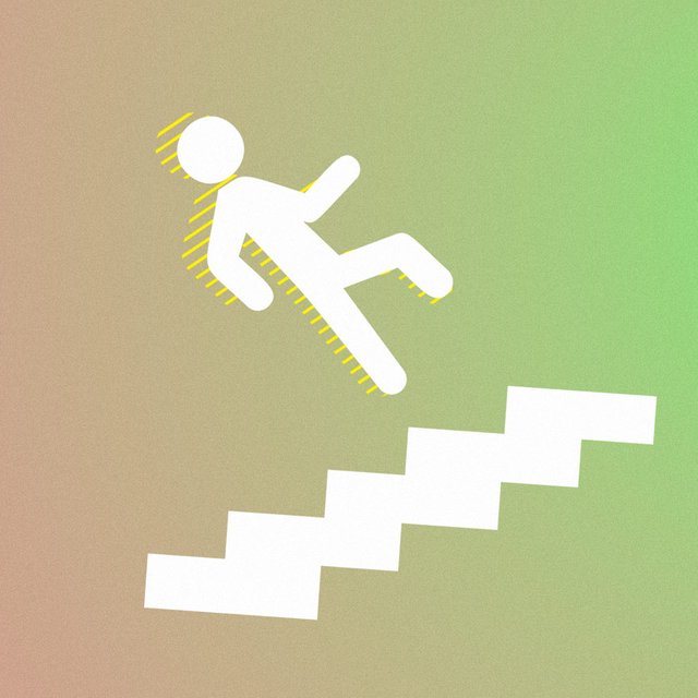 Ребенка толкнули с лестницы в школе, есть травмы: кто несет за это ответственность?