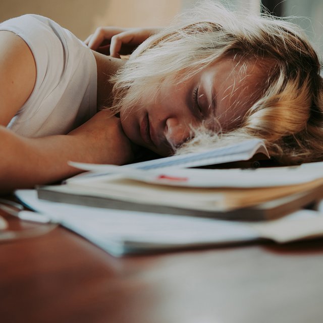 Уроки во вторую смену в школе заканчиваются в 20:00: как повлиять на расписание