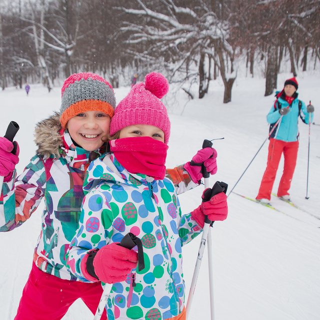 Навострить лыжи: где покататься с детьми на каникулах