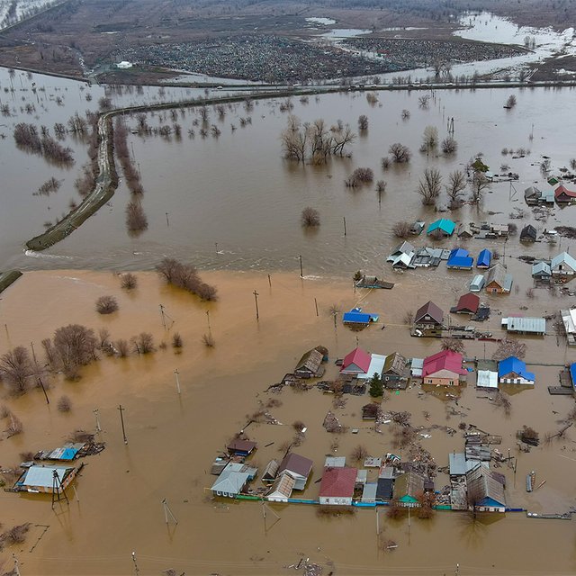 «У кого-то холодильник уплыл, а у кого-то весь дом»: 7 самых сложных и самых важных текстов «Мела» за 2024 год