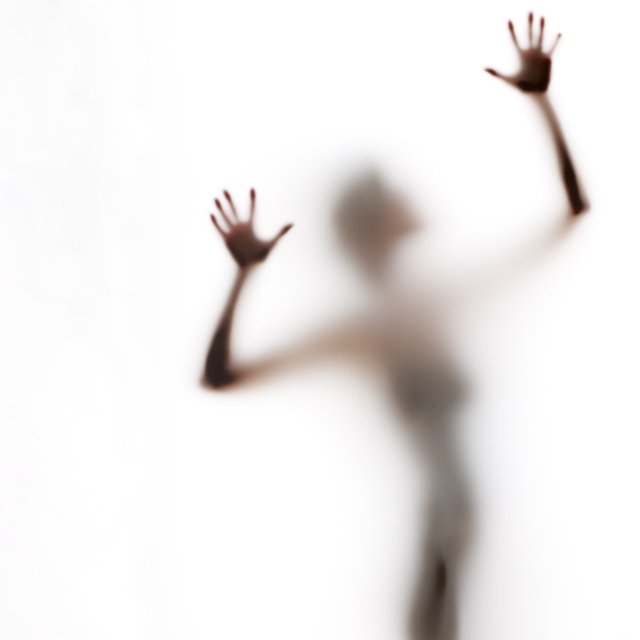 У девушки анорексия, лечение не помогает: что делать?