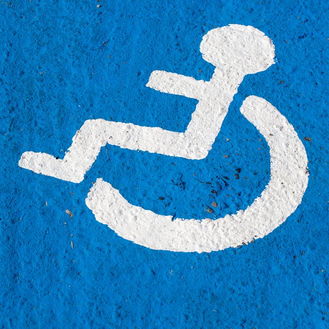 Учителя отказываются приезжать к ребенку-инвалиду на дом: это законно?