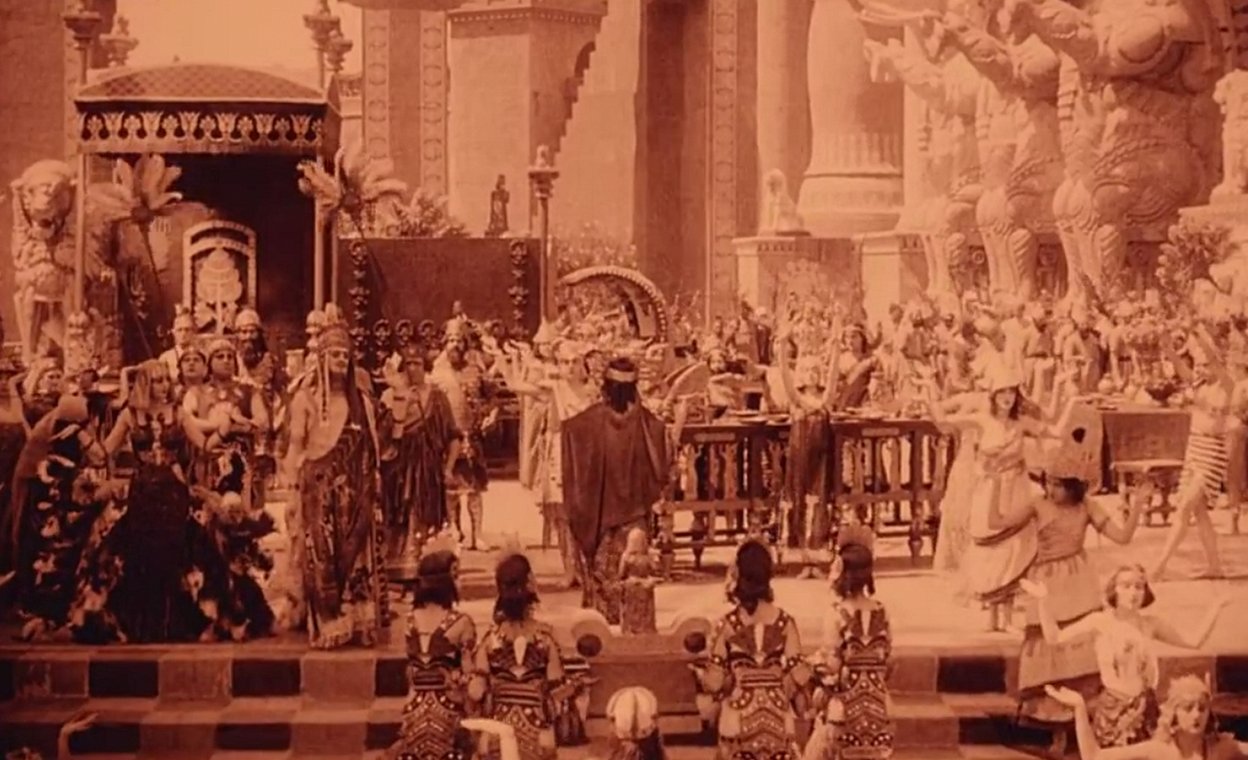 Нетерпимость (12+)