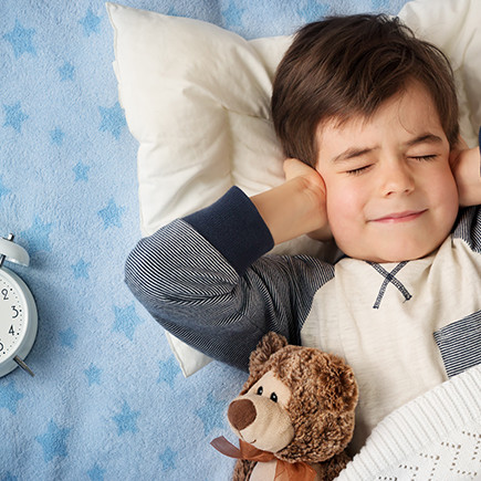 Cколько сна нужно школьнику и что делать, если он отказывается спать