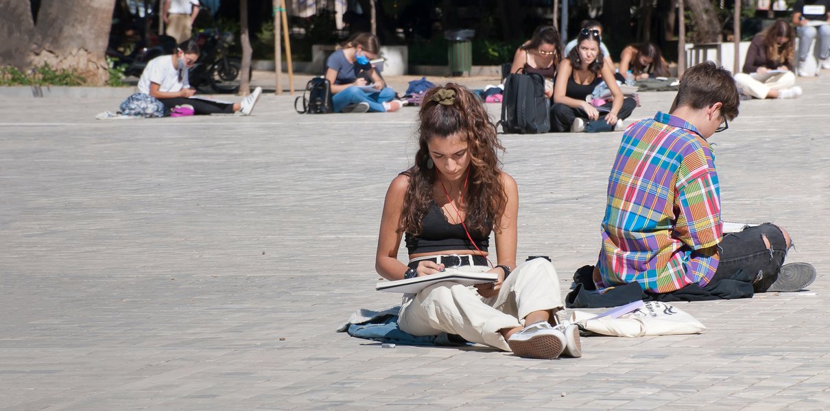 Дочь хочет учиться за границей, а у меня нет на это денег. Как ей это объяснить?