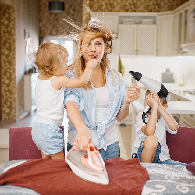 «Ну вы же не работаете!»: почему пора перестать стыдить мам-домохозяек