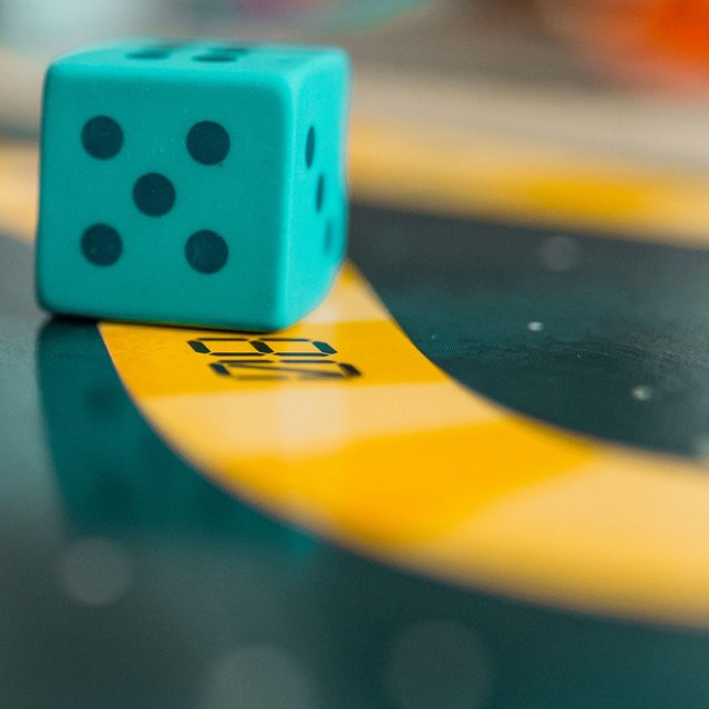 6 настольных игр с новогодней атмосферой – для всей семьи