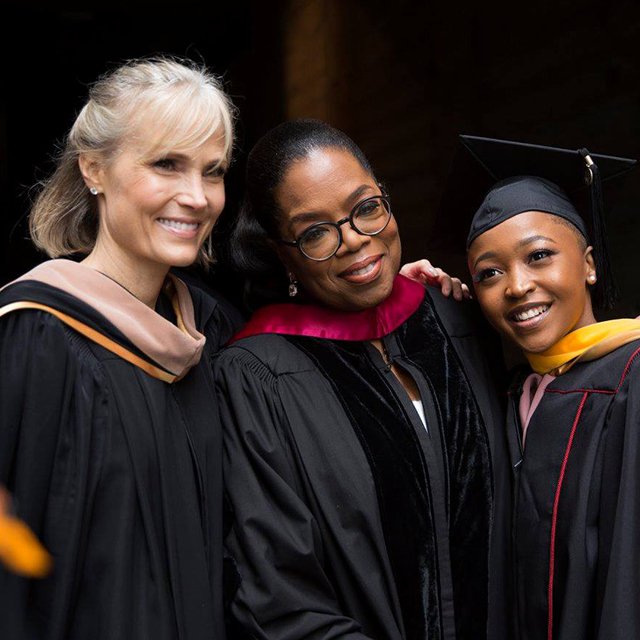 «Заправляйте постель, ставьте амбициозные цели, говорите спасибо»: важные советы выпускникам