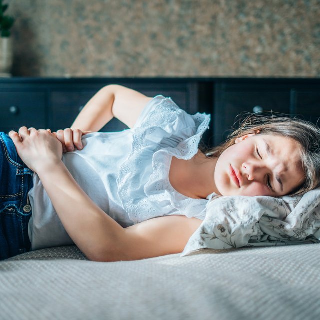 Как понять, что у ребёнка аппендицит? 14 популярных вопросов про боль в животе — с ответами хирурга