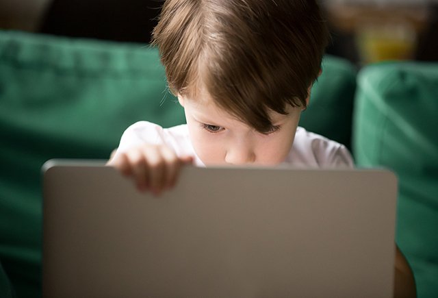 Что делать, если увидел, как ребёнок смотрит порно?