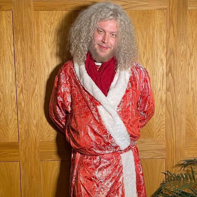 «Дед Мороз точно есть, а я — его аватар». Как журналист 10 лет работает Дедом Морозом — каждый декабрь