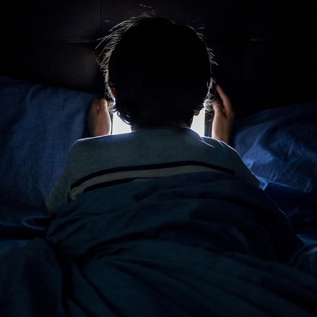 Сын не интересуется ничем, кроме гаджетов и еды: что делать?