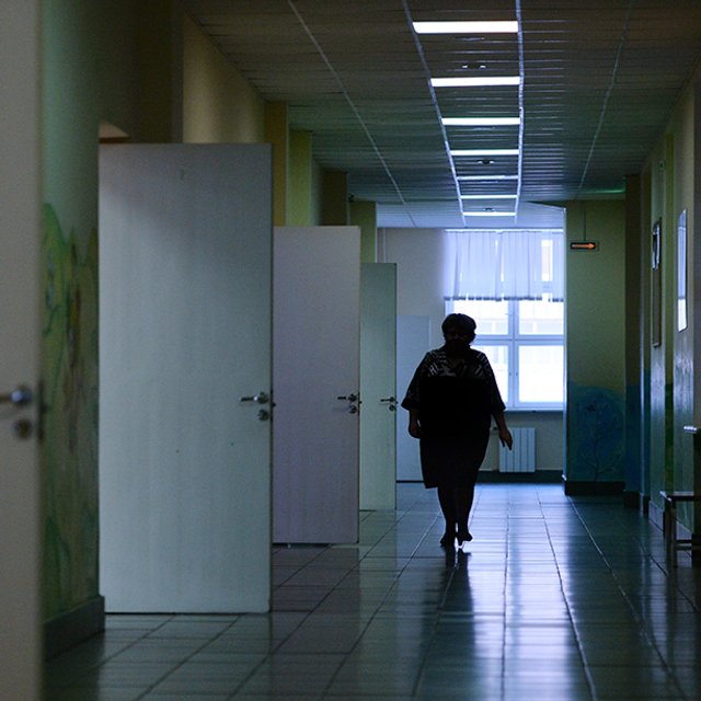 Учителя уходят из школ коллективами: почему такое случается и что можно сделать