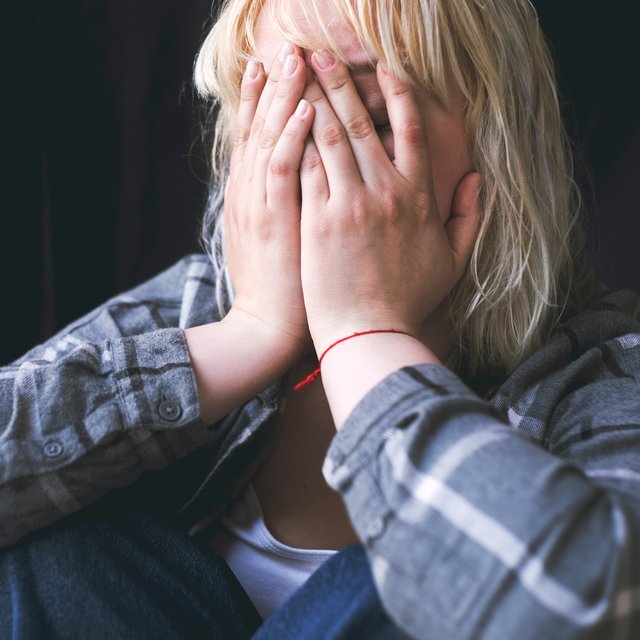 «Мне снятся сны, в которых пытают всю мою семью». Подростки — о своих страхах и тревогах