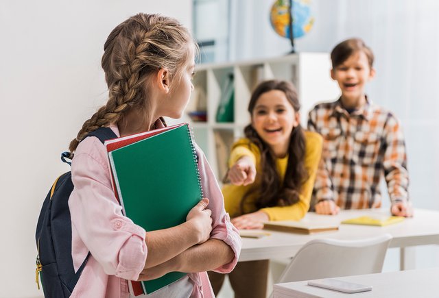 «Любой коллектив — это начало буллинга». Асмолов, Зицер и другие — о травле в школе