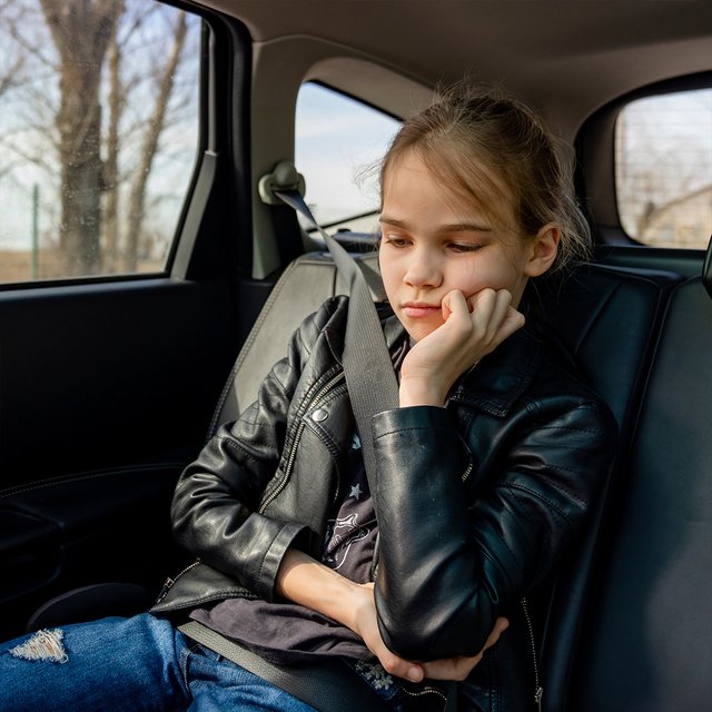 Родители хотят на дачу, а подросток против: как с ним поговорить и можно ли оставить его одного