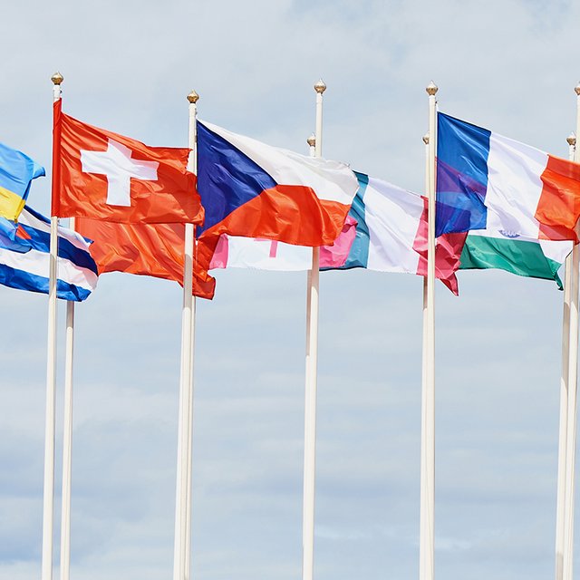 На каком фоне изображен швейцарский крест? Тест: знаете ли вы флаги стран мира