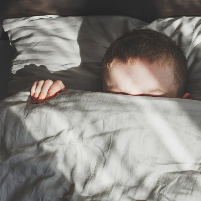 «Мишка гладит себя между ног»: 4 вопроса о ранней детской мастурбации