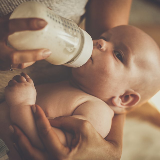 Дефицит детских смесей в США: почему в городах вводят чрезвычайное положение и грозит ли это России