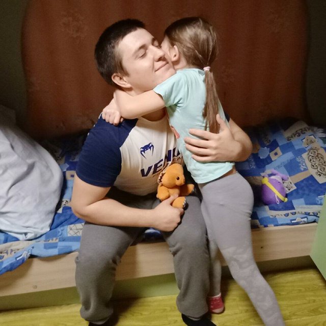 Отсудил девочку у отца: история Ярослава, который в 22 года стал опекуном своей 8-летней сестры