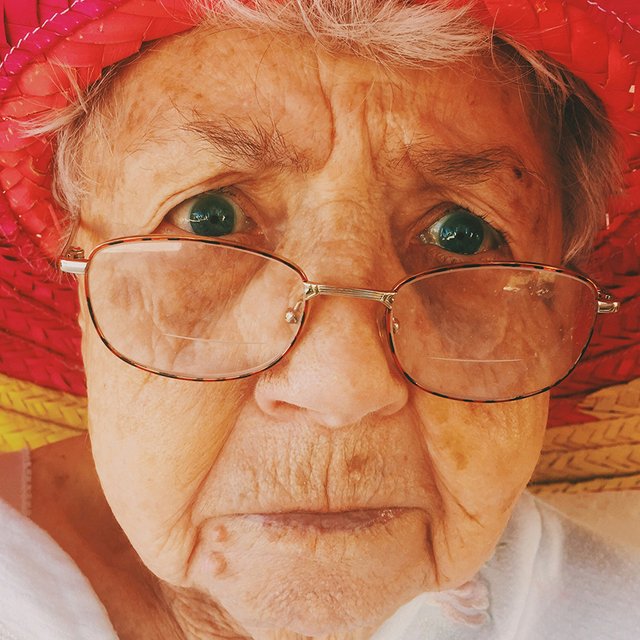 Бабушки осуждают родителей, а учителя кричат на детей