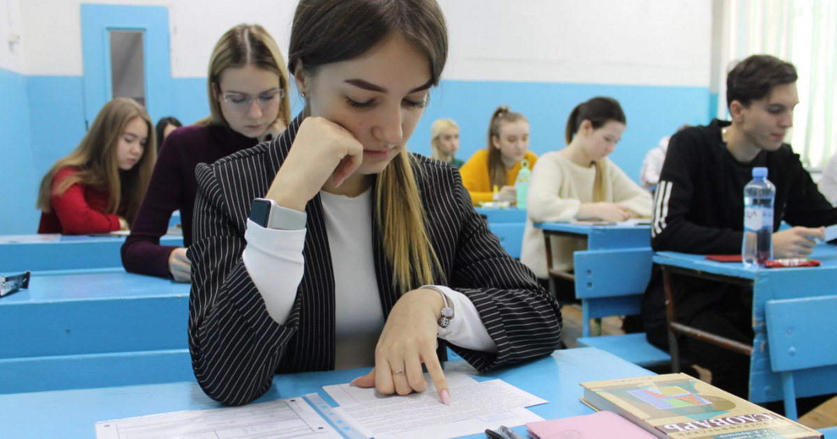 Один из самых сдаваемых экзаменов. Экзамены в школе. Экзамен ЕГЭ. Ученики на ЕГЭ. Выпускные экзамены.